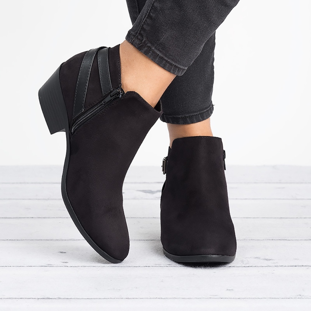 👠 Black Faux Suede almond toe booties - Choya - Picture 3 of 3